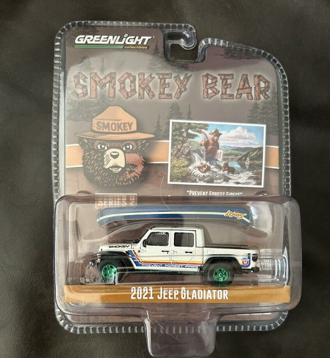 GreenMachine 2021 Jeep Gladiator with Canoe on Roof - Smokey Bear Series 2 -1/64 Greenlight - 38040 FGR