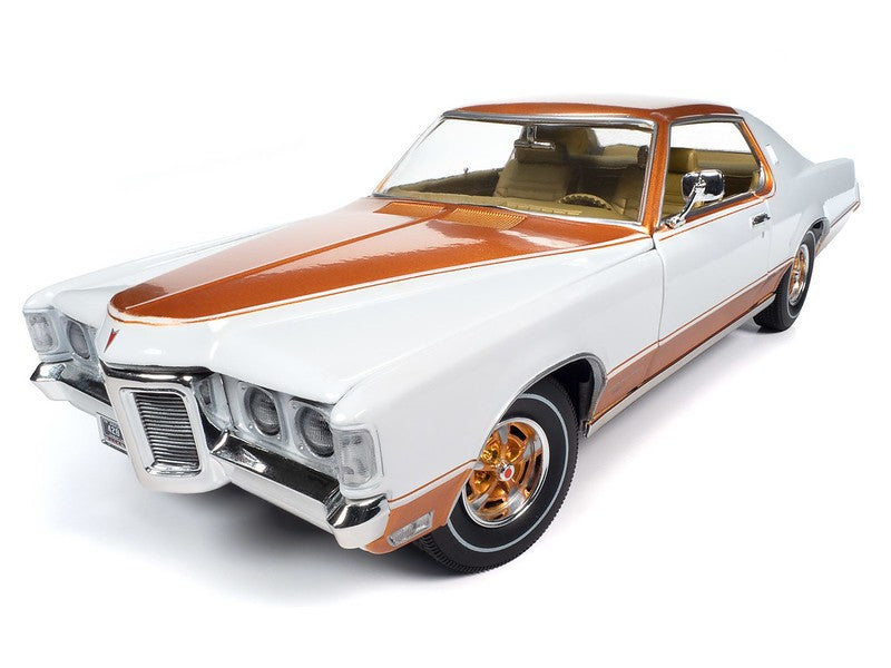 1969 Pontiac Grand Prix - Royal Bobcat in Cameo White - Auto World / American Muscle 1/18 -  AMM1316 - Passion Diecast 