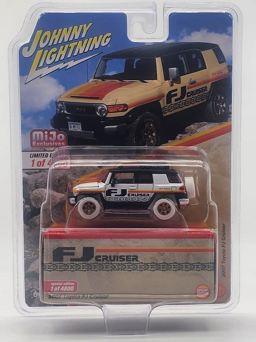 CHASE CAR 2006 Toyota FJ Cruiser Custom - Mijo Exclusives Limited Edition 4,800 Pieces - Johnny Lightning 1/64 - JLCP7416GR
