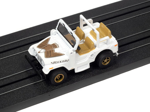  Jeep CJ-5  Golden Eagle White  Automotive Icons  -X-TRACTION R2 - Hobby Exclusive / 1/64  Auto World - SC401C