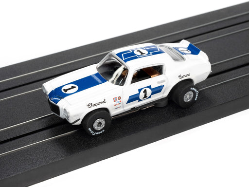 Jim Hall – 1970 Chevy Camaro no1- Thunder jet - Trans Am Racers  R32 / 1/64  Auto World - SC362 C