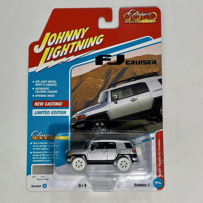 CHASE CAR 2007 Toyota FJ Cruiser in Titanium Silver - Johnny Lightning 1/64 - JLSP278 AGR Passion Diecast