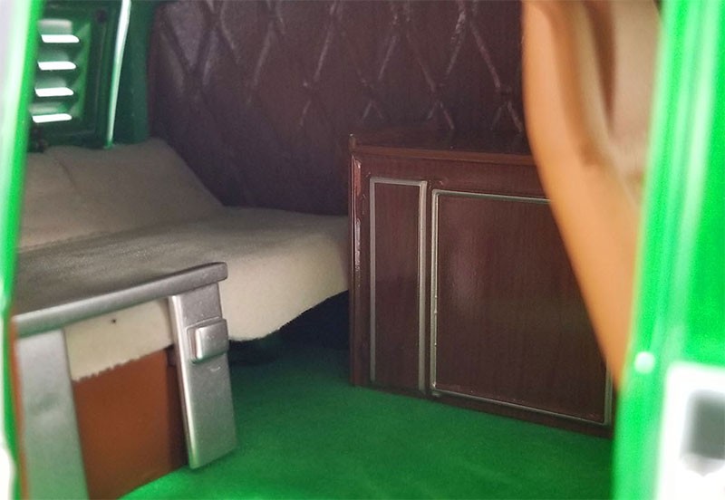 Emerald Express - 1974 Chevrolet G-Series Van - Limited - Estimated Production 500 Pieces - ACME - 1/18 - A1802103