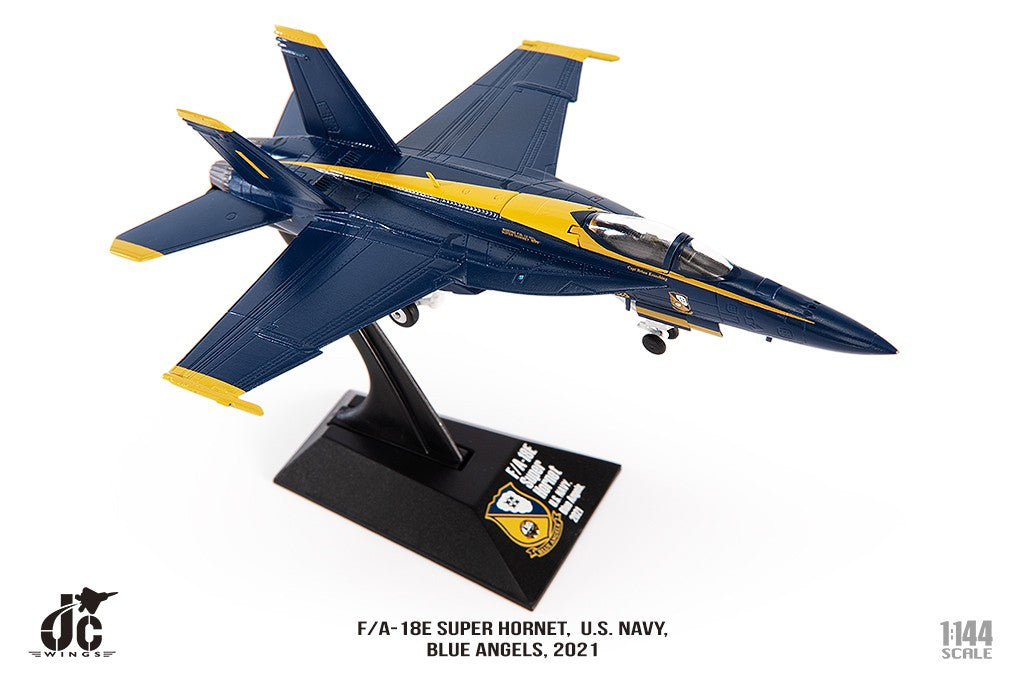 McDonnell Douglas F/A-18F Super Hornet USN Blue Angels, n°1, 2021 - JC Wings  1:144   JCW-144-F18-004
