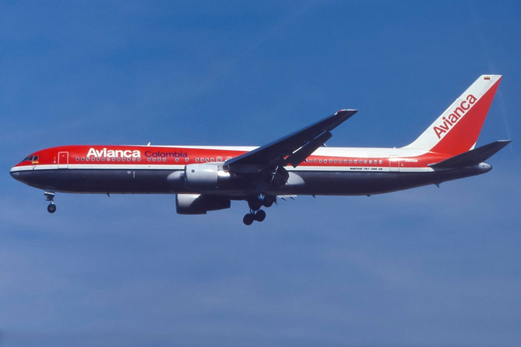 (Preorder) Avianca Colombia Boeing 767-300ER  / N984AN / Phoenix Model 1:400 - 11885