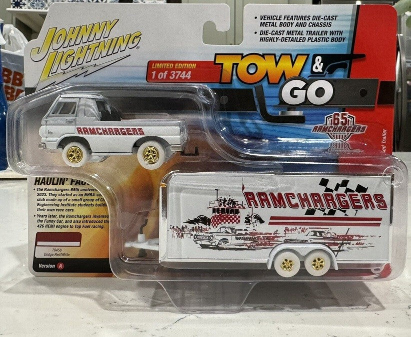 CHASE CAR 1965 Dodge A-100 Pickup with Enclosed Trailer - Truck&Trailers - Johnny Lightning  1:64 - JLSP351 AGR