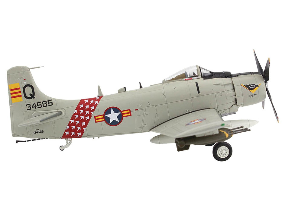 Douglas A-1H Skyraider / VNAF 1st FS, no.134585, Vietnam, 1963 / Hobby Master 1:72 HA2921