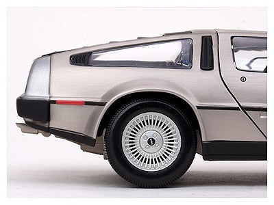 1981 DE LOREAN DMC 12 COUPE STAINLESS STEEL FINISH - Sunstar- 1/18 - SS-2701