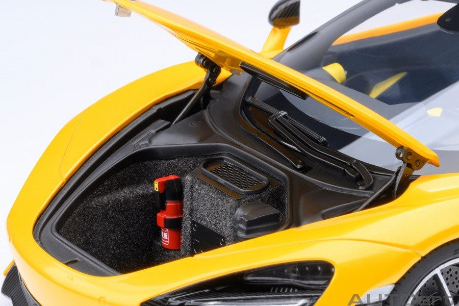 McLaren 720S Volcano Yellow - Autoart 1/18 - 76070 - Passion Diecast 