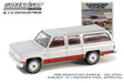 (Preorder) 1981 Chevrolet Suburban - Vintage Ad Cars Series 10 - 1/64 Greenlight - 39140 F