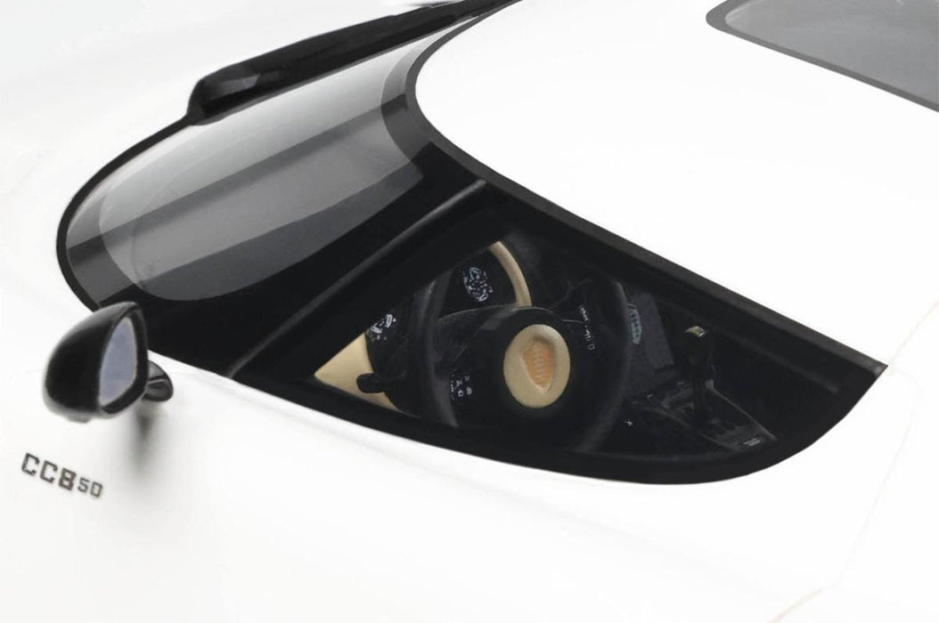 KOENIGSEGG CC850 CRYSTAL WHITE 2024 - 1/18 - GT SPIRIT - GT903