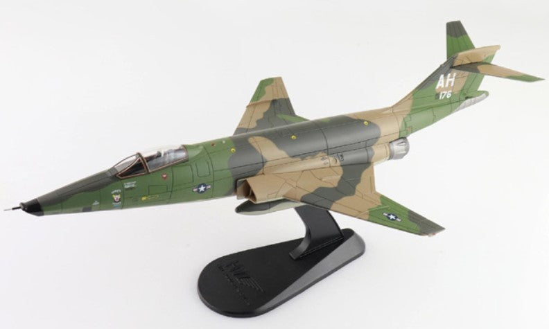 (Preorder) McDonnell RF-101C Voodoo / USAF 45th TRS, no. 56-0176, Tan Son Nhut AB, S. Vietnam, 1969 / Hobby Master 1:72 HA9351