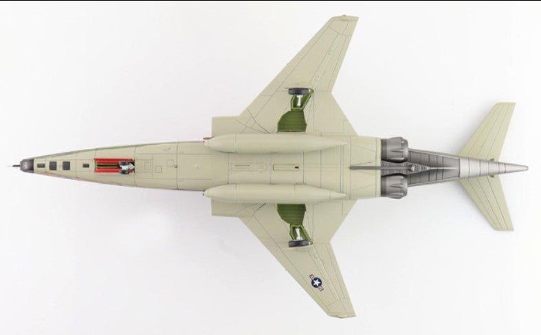(Preorder) McDonnell RF-101C Voodoo / USAF 45th TRS, no. 56-0176, Tan Son Nhut AB, S. Vietnam, 1969 / Hobby Master 1:72 HA9351
