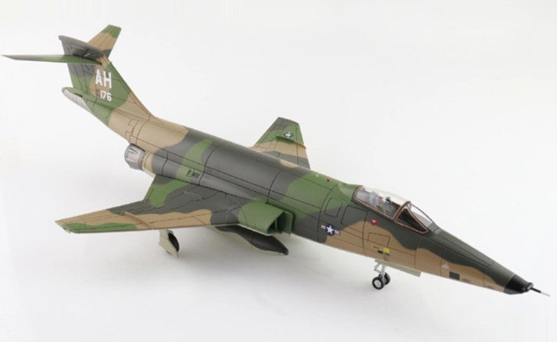 (Preorder) McDonnell RF-101C Voodoo / USAF 45th TRS, no. 56-0176, Tan Son Nhut AB, S. Vietnam, 1969 / Hobby Master 1:72 HA9351