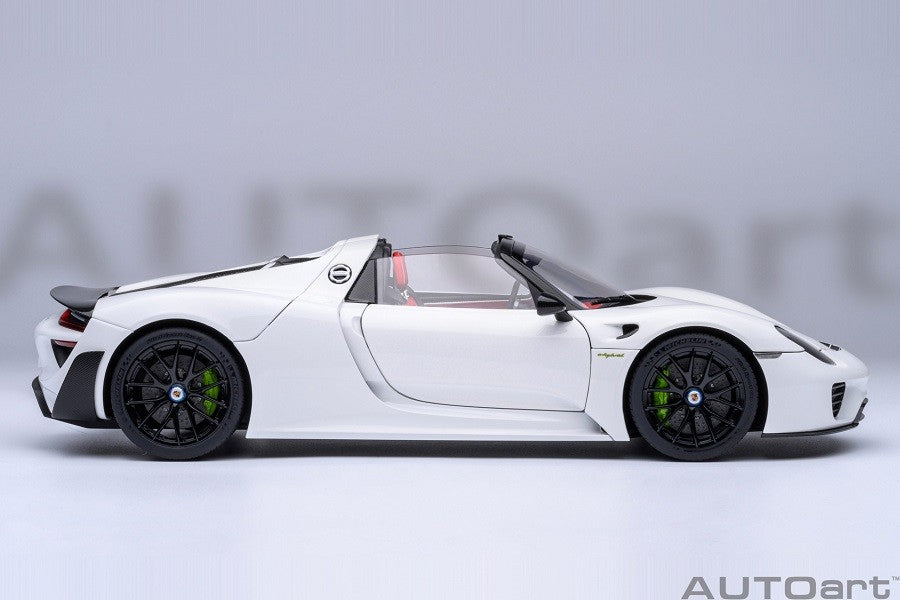 Porsche 918 Spyder Weissach Package (White with Red interior) - Autoart 1/18 - 77920 - Passion Diecast 