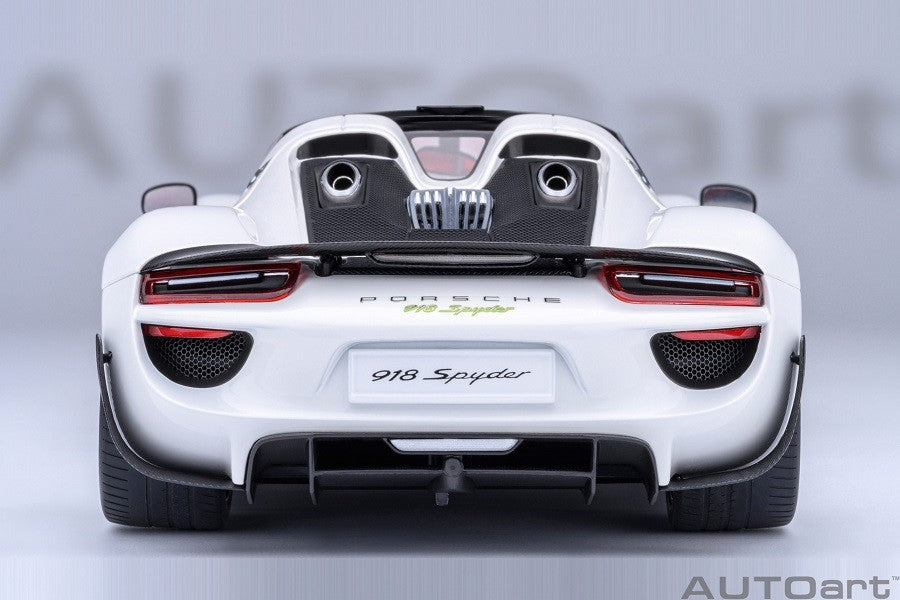 Porsche 918 Spyder Weissach Package (White with Red interior) - Autoart 1/18 - 77920 - Passion Diecast 