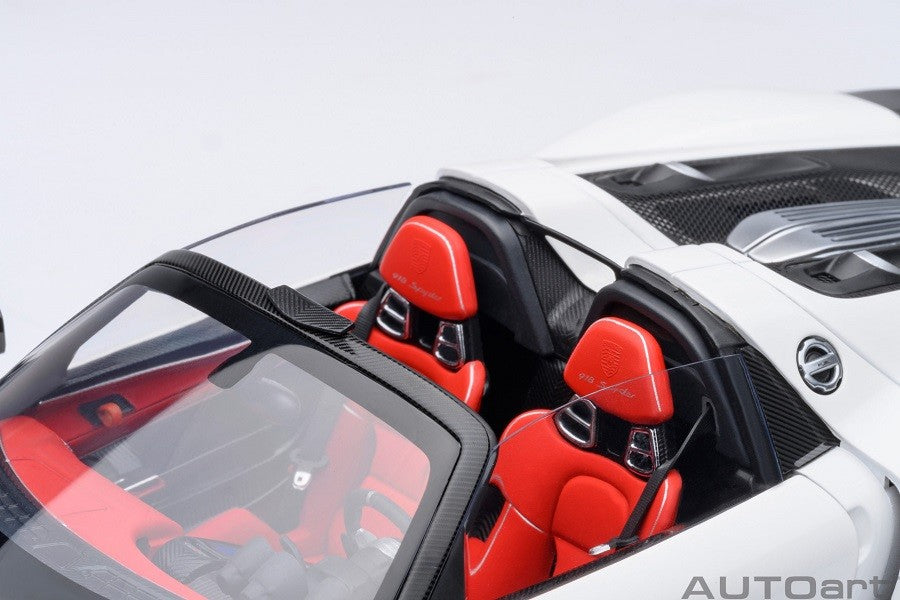 Porsche 918 Spyder Weissach Package (White with Red interior) - Autoart 1/18 - 77920 - Passion Diecast 