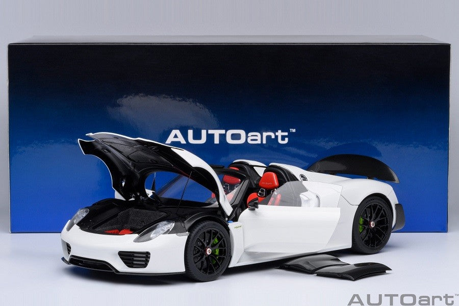 Porsche 918 Spyder Weissach Package (White with Red interior) - Autoart 1/18 - 77920 - Passion Diecast 