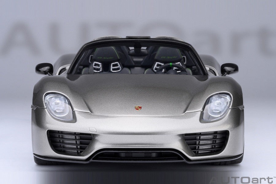 Porsche 918 Spyder Weissach Package (Liquid Metal Silver) - Autoart 1/18 - 77922 - Passion Diecast 