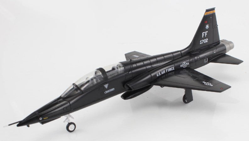 (Preorder)Northrop T-38A Talon / USAF 1st OG, 7th FTS, no. 62-3702, Langley AFB, VA, 2023 / Hobby Master 1:72 HA5412