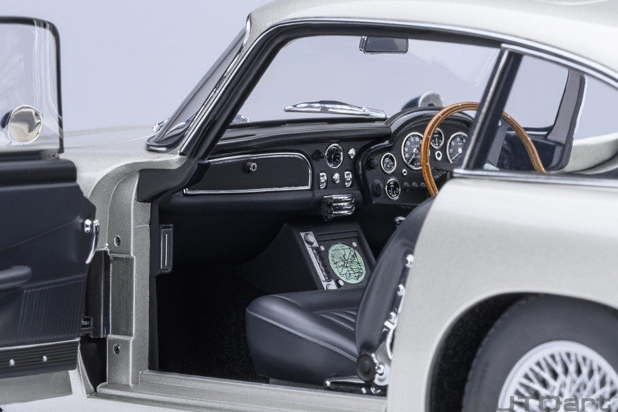 Aston Martin DB5 Goldfinger (Silver) - Autoart 1/18 - 70296 - Passion Diecast 