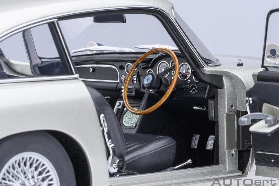 Aston Martin DB5 Goldfinger (Silver) - Autoart 1/18 - 70296 - Passion Diecast 