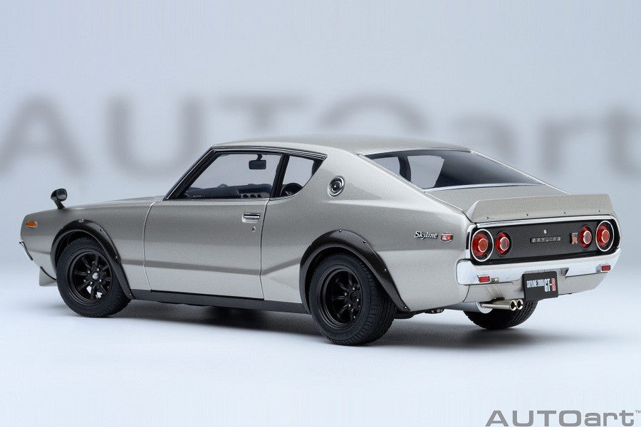 Nissan Skyline 2000 GT-R (KPGC110) Tuned version (Silver) - Autoart 1/18 - 77466 - Passion Diecast 