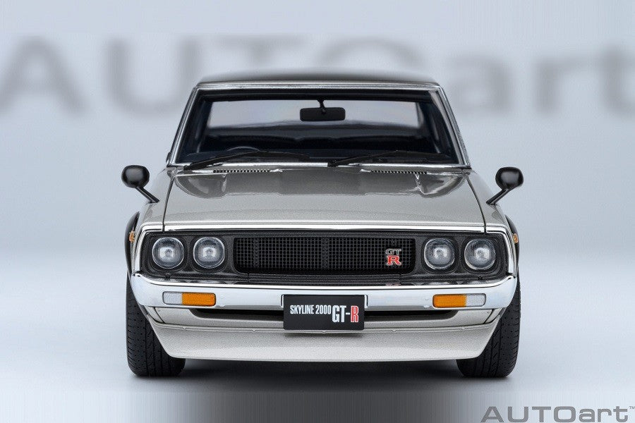 Nissan Skyline 2000 GT-R (KPGC110) Tuned version (Silver) - Autoart 1/18 - 77466 - Passion Diecast 