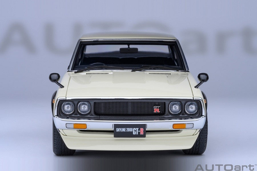 Nissan Skyline 2000 GT-R (KPGC110) Tuned version (White) - Autoart 1/18 - 77467 - Passion Diecast 