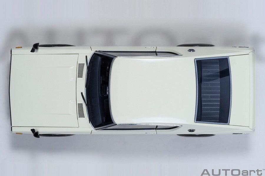 Nissan Skyline 2000 GT-R (KPGC110) Tuned version (White) - Autoart 1/18 - 77467 - Passion Diecast 