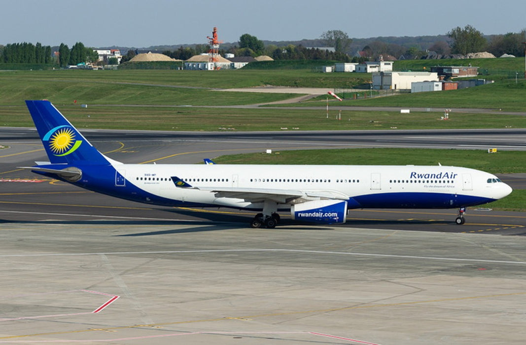 Rwandair Airbus A330-300 / 9XR-WP / Phoenix Wings 1:400 - 11943