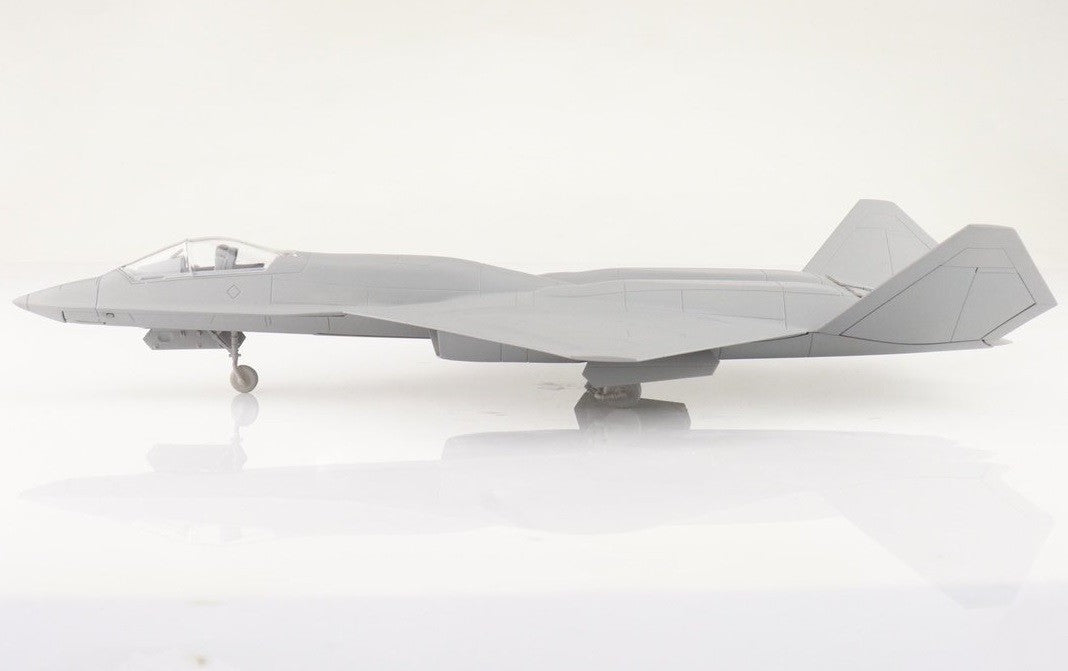 (Preorder) Northrop YF-23 Black Widow II / USAF, no. 87-0801 PAV-2, Edwards AFB, CA, 1990 / Hobby Master 1:72 HA2850