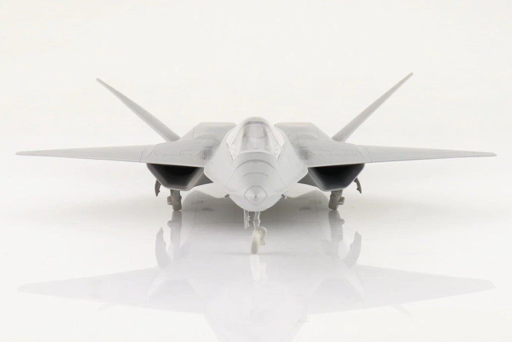(Preorder) Northrop YF-23 Black Widow II / USAF, no. 87-0801 PAV-2, Edwards AFB, CA, 1990 / Hobby Master 1:72 HA2850