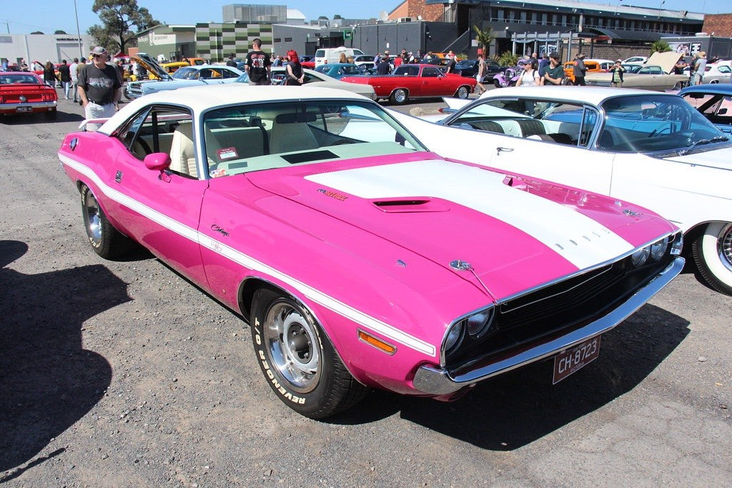 1970 Dodge Challenger R/T Hardtop 440 in Panther Pink with White Top and White Interior - 1/18 - Greenlight - 13699