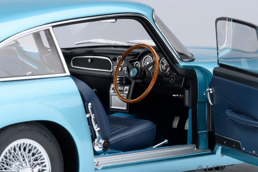 Aston Martin DB5 (Caribbean Pearl) - Autoart 1/18 - 70288 - Passion Diecast 