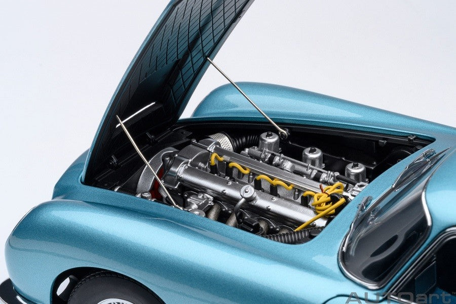 Aston Martin DB5 (Caribbean Pearl) - Autoart 1/18 - 70288 - Passion Diecast 