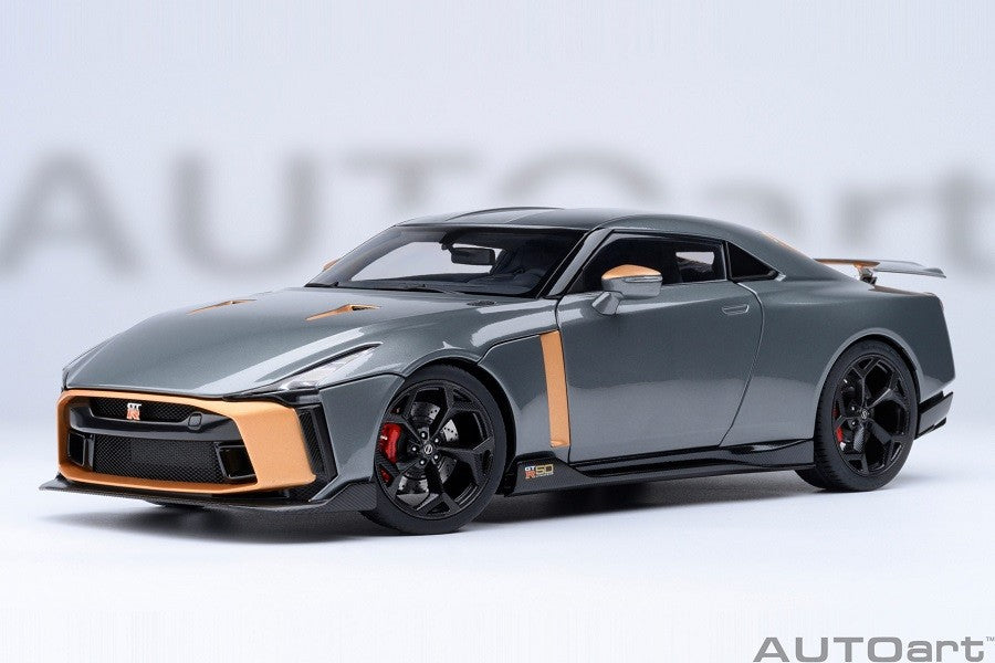 Nissan GT-R50 by Italdesign (Liquid Kinetic Silver/Energetic Sigma Gold) - Autoart 1/18 - 77510 - Passion Diecast 