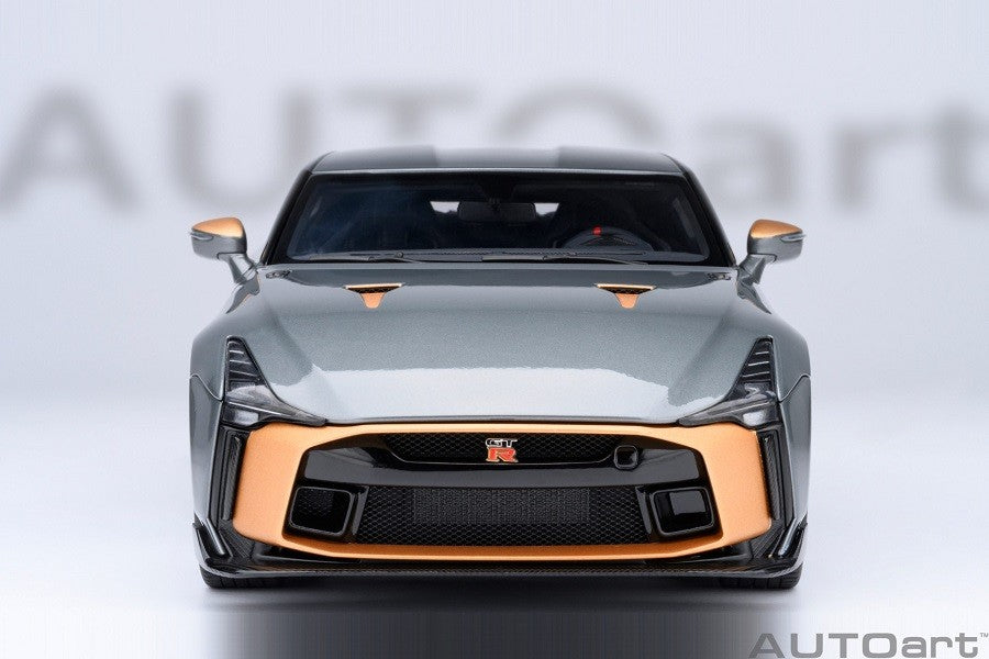 Nissan GT-R50 by Italdesign (Liquid Kinetic Silver/Energetic Sigma Gold) - Autoart 1/18 - 77510 - Passion Diecast 