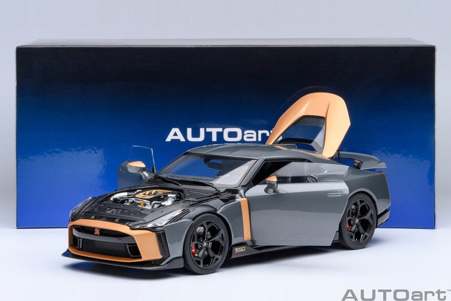 Nissan GT-R50 by Italdesign (Liquid Kinetic Silver/Energetic Sigma Gold) - Autoart 1/18 - 77510 - Passion Diecast 