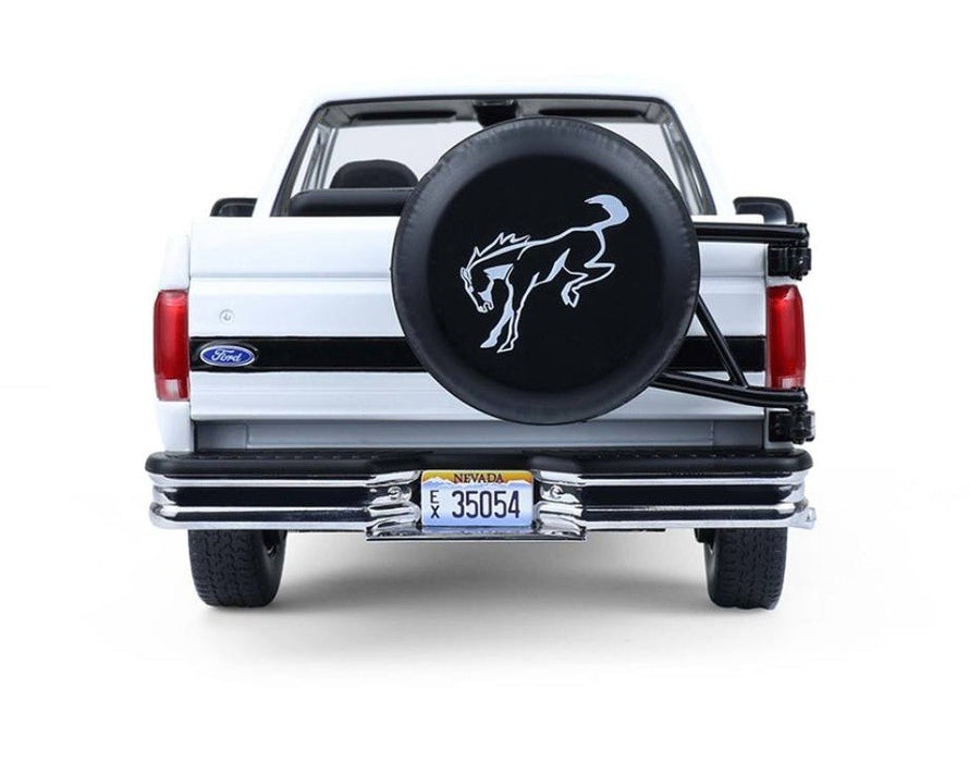 1993 Ford Bronco XLT in Oxford White - 1/18 - Greenlight - 19086 Passion Diecast