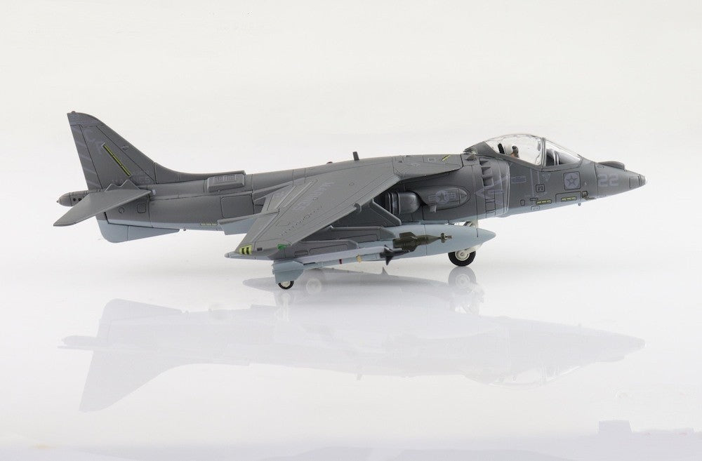 (Preorder) BAe AV-8B Harrier II / USMC VMA-211 Wake Island Avengers, CF22, MCAS Yuma, AZ, 2013 / Hobby Master 1:72 HA2632