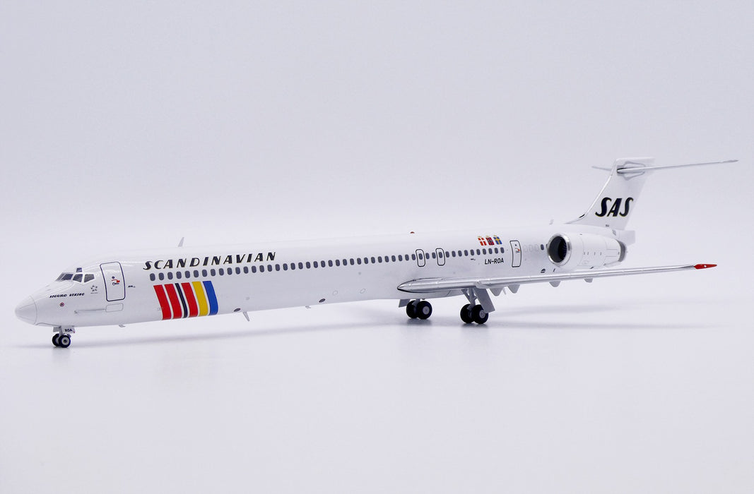 SAS Scandinavian McDonnell-Douglas MD-90 "Old Colors" / LN-ROA /  JC Wings / 1:200 / LH2498