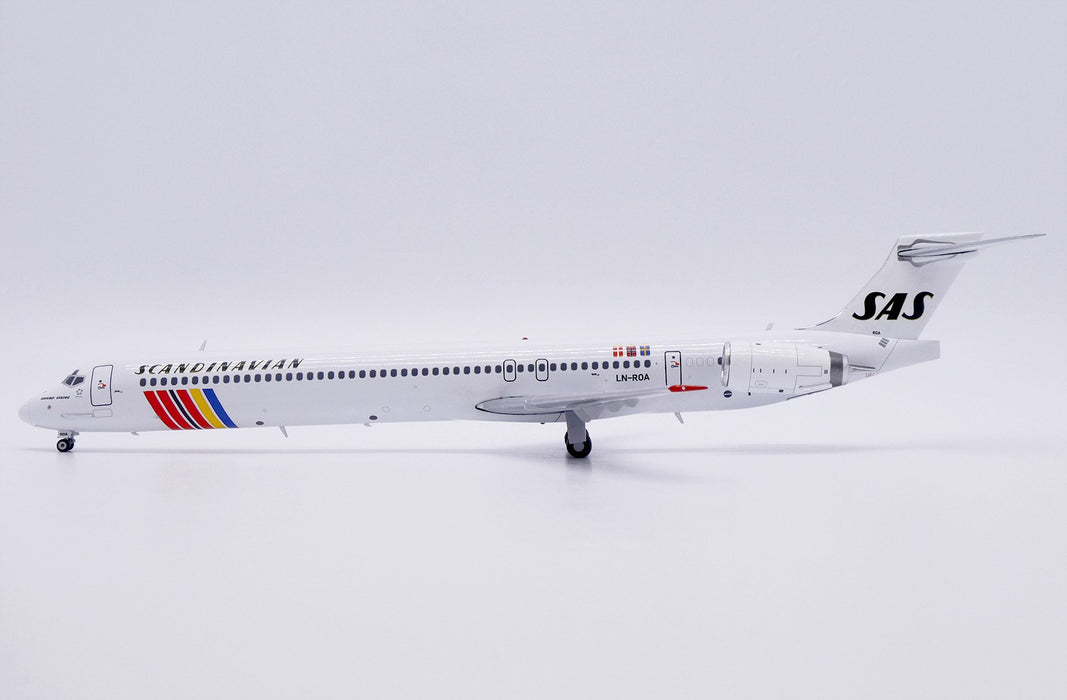 SAS Scandinavian McDonnell-Douglas MD-90 "Old Colors" / LN-ROA /  JC Wings / 1:200 / LH2498