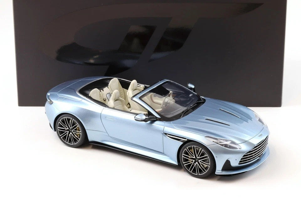 ASTON MARTIN DB12 VOLANTE CARRIBBEAN BLUE PEARL 2 2023 - 1/18 - GT SPIRIT - GT479