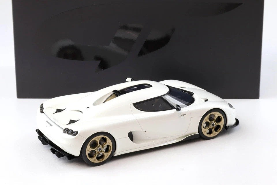 KOENIGSEGG CC850 CRYSTAL WHITE 2024 - 1/18 - GT SPIRIT - GT903