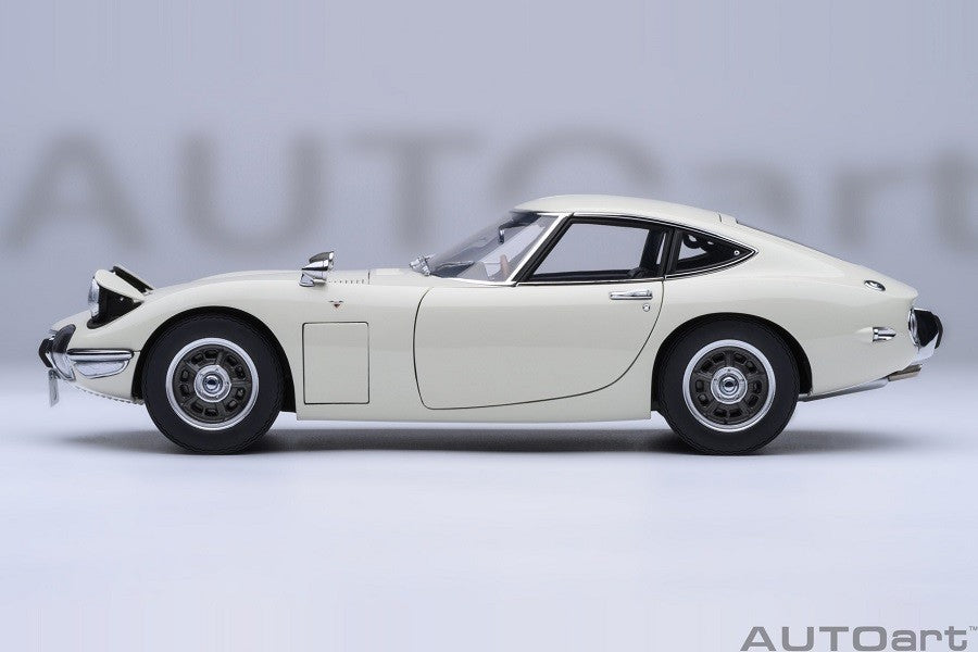 Toyota 2000GT 1967 (White) - Autoart 1/18 - 79546 - Passion Diecast 