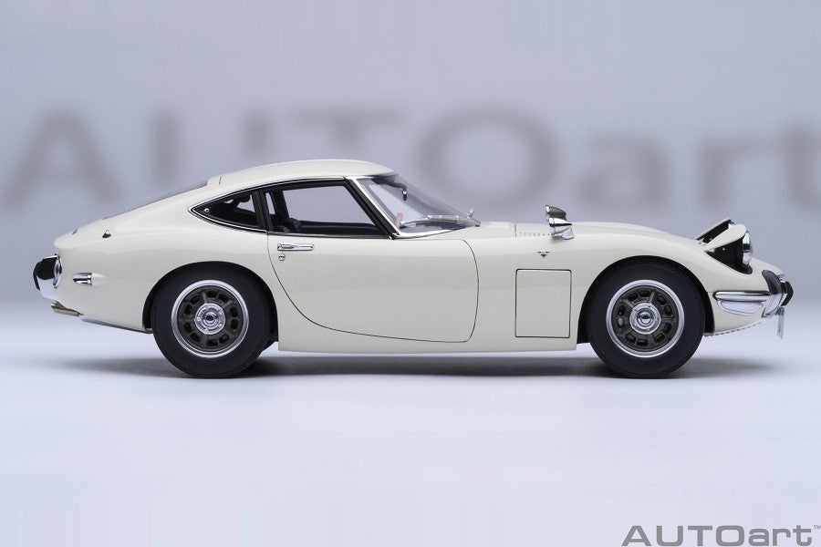 Toyota 2000GT 1967 (White) - Autoart 1/18 - 79546 - Passion Diecast 