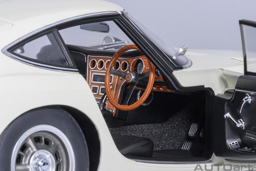 Toyota 2000GT 1967 (White) - Autoart 1/18 - 79546 - Passion Diecast 