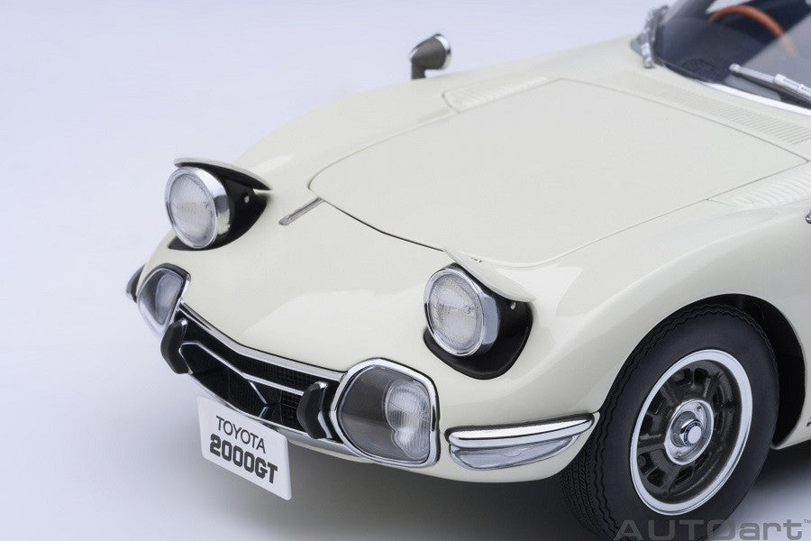 Toyota 2000GT 1967 (White) - Autoart 1/18 - 79546 - Passion Diecast 