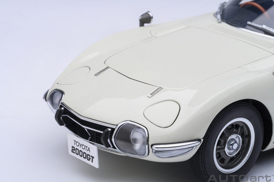Toyota 2000GT 1967 (White) - Autoart 1/18 - 79546 - Passion Diecast 